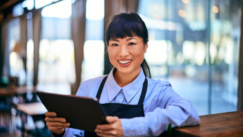 How a learning management system improves hospitality training