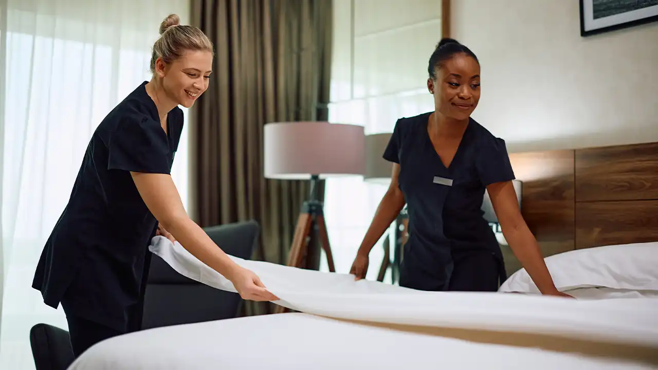 Screensot 1 of Bedroom Cleaning and Presentation online course 