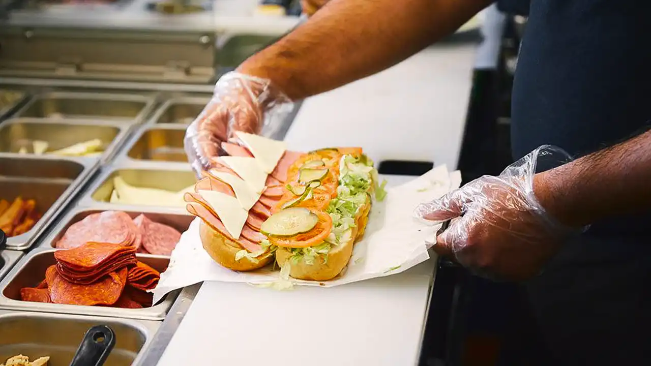 Screensot 1 of Prepare and Present Sandwiches online course 