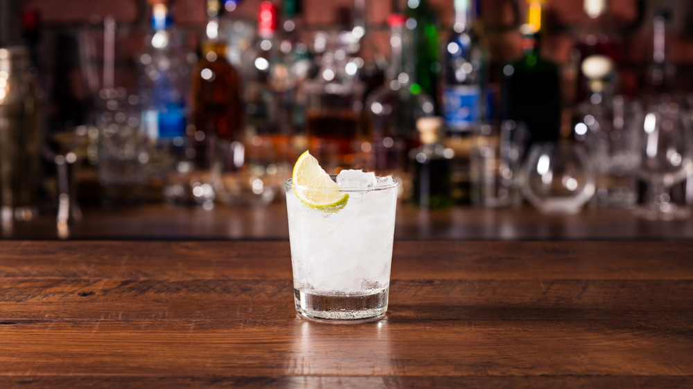 Pouring Mixed Drinks - Gin & Tonic